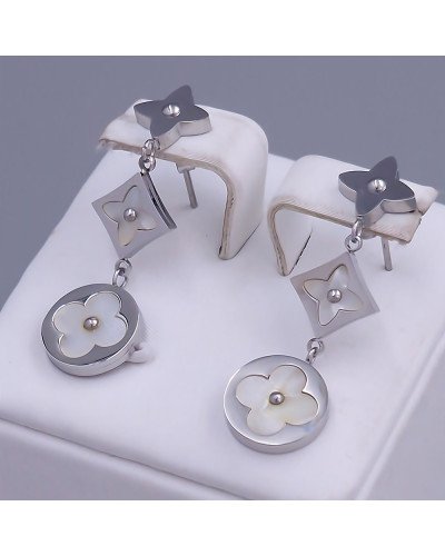 Сережки-гвоздики Stainless Steel з білою емаллю. Сталь. Родій. Довжина: 36 мм. Ширина: 12 мм.