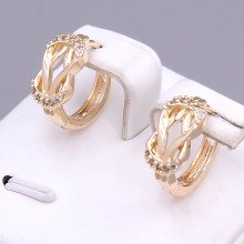 Сережки ХР M&L. Позолота 18К. Камені: білий циркон. Діаметр: 15 мм. Ширина: 7 мм.