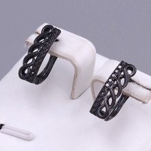 Сережки ХР. Позолота 18К із чорною емаллю. Камені: циркон. Довжина: 16 мм. Ширина: 5 мм.