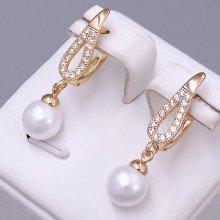 Сережки XР. Позолота 18К. Камені: перли та циркон Довжина: 29 мм. Ширина: 8 мм.
