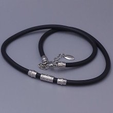 Шнурок каучуковий XР з родієм. Довжина: 45.5-50 см. Діаметр: 4 мм.