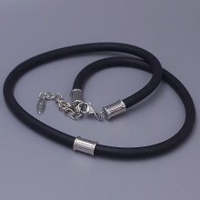 Шнурок каучуковий XР з родієм. Довжина: 45-60 см. Діаметр: 5 мм.