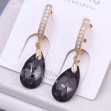 Сережки XР. Позолота 18К. Камені: Swarovski та циркон. Довжина: 35 мм. Ширина: 9 мм.