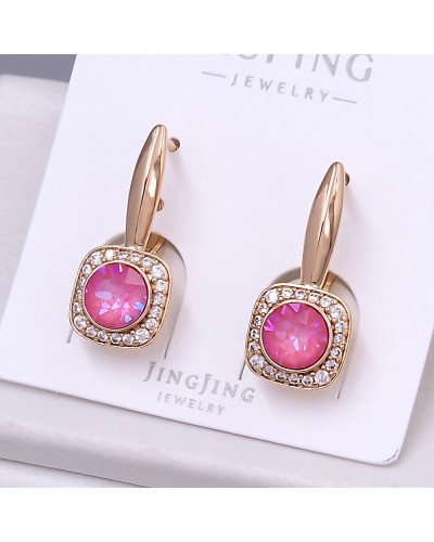 Сережки XР. Позолота 18К. Камені: Swarovski рожевого кольору та циркон. Довжина: 24 мм. Ширина: 9 мм.