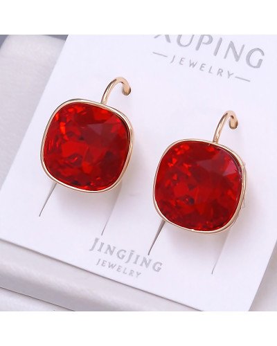 Сережки XР. Позолота 18К. Камені: Swarovski червоного кольору. Довжина: 18 мм. Ширина: 13 мм.