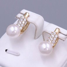 Сережки XР. Позолота 18К. Камені: перли та білий циркон. Довжина: 20 мм. Ширина: 9 мм.