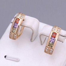 Сережки ХР. Позолота 18К. Камені: різнокольоровий циркон. Довжина: 18 мм. Ширина: 6 мм.