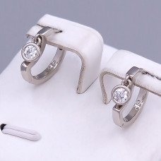 Сережки ХР. Родій. Камені: білий циркон. Довжина: 18 мм. Ширина: 4 мм.