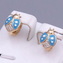Сережки дитячі ХР. Позолота 18К з блакитною емаллю. Камені: циркон білого кольору. Довжина: 13 мм. Ширина: 10 мм.