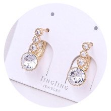 Сережки XР. Позолота 18К. Камені: Swarovski білого кольору та циркон. Довжина: 16 мм. Ширина: 7 мм.