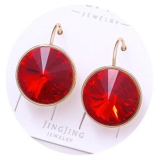 Сережки XР. Позолота 18К. Камені: Swarovski червоного кольору. Довжина: 23 мм. Ширина: 15 мм.