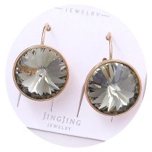 Сережки XР. Позолота 18К. Камені: Swarovski оливкового кольору. Довжина: 23 мм. Ширина: 15 мм.