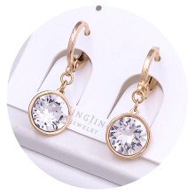Сережки XР. Позолота 18К. Камені: Swarovski білого кольору. Довжина: 25 мм. Ширина: 10 мм.