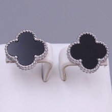 Сережки-гвоздики Stainless Steel з чорною емаллю. Сталь. Родій. Довжина: 15 мм. Ширина: 14 мм.