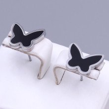 Сережки-гвоздики з чорною емаллю Stainless Steel. Сталь. Родій. Довжина: 15 мм. Ширина: 13 мм.