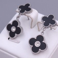 Сережки-гвоздики Stainless Steel з чорною емаллю та цирконом. Сталь. Родій. Довжина: 35 мм. Ширина: 15 мм.
