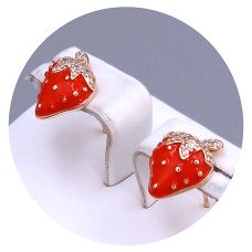 Сережки-гвоздики XР з червоною емаллю та цирконом. Позолота 18К. Довжина: 12 мм. Ширина: 9 мм.