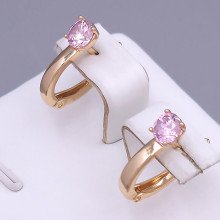 Сережки ХР. Позолота 18К. Камені: рожевий циркон. Довжина: 15 мм. Ширина: 5 мм.