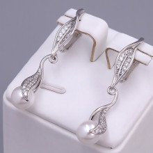 Сережки XР. Родій. Камені: перли та білий циркон. Довжина: 40 мм. Ширина: 10 мм.