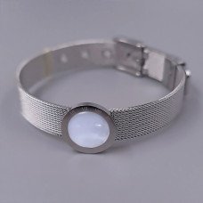 Жорсткий браслет Stainless Steel з білою емаллю. Сталь. Родій. Довжина: 21 см. Ширина: 15 мм.