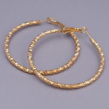 Булатні сережки-кільця з рифленням. Позолота. Діаметр сережки: 5 см. Товщина: 3 мм.