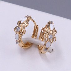 Сережки ХР з білою емаллю. Позолота 18К. Камені: білий циркон. Діаметр: 15 мм. Ширина: 7 мм.