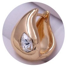 Сережки XР. Позолота 18К. Камені: Swarovski білого кольору. Довжина: 16 мм. Ширина: 10 мм.