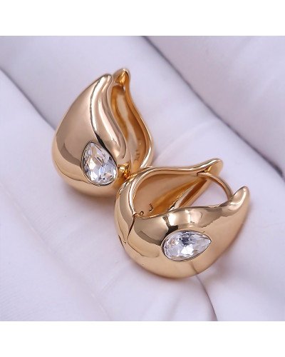 Сережки XР. Позолота 18К. Камені: Swarovski білого кольору. Довжина: 16 мм. Ширина: 10 мм.