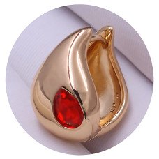 Сережки XР. Позолота 18К. Камені: Swarovski червоного кольору. Довжина: 16 мм. Ширина: 10 мм.