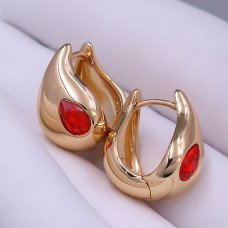 Сережки XР. Позолота 18К. Камені: Swarovski червоного кольору. Довжина: 16 мм. Ширина: 10 мм.
