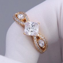 Каблучка XР. Позолота 18К. Камені: циркон. Є: 19р