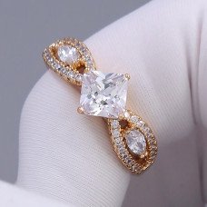 Каблучка XР. Позолота 18К. Камені: циркон. Є: 19р