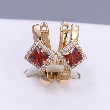Сережки ХР. Позолота 18К. Камені: білий та червоний циркон. Довжина: 20 мм. Ширина: 10 мм.