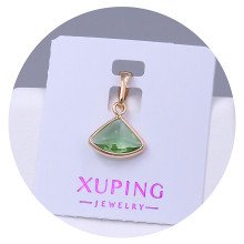 Кулон XР. Позолота 18К. Камені: світло-зелений циркон. Довжина: 15 мм. Ширина: 9 мм.