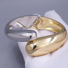 Браслет ХР. Позолота 18К + родій. Діаметр: 74 мм. Ширина: 29 мм