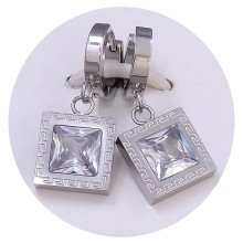 Сережки Stainless Steel. Сталь. Родій. Камені: білий циркон. Довжина: 31 мм. Ширина: 14 мм.