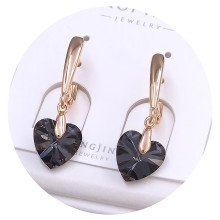 Сережки XР. Позолота 18К. Камені: Swarovski чорного кольору. Довжина: 30 мм. Ширина: 10 мм.