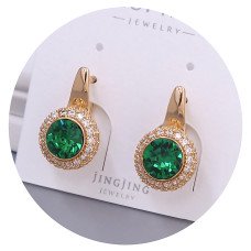 Сережки XР. Позолота 18К. Камені: Swarovski зеленого кольору та білий циркон. Довжина: 20 мм. Ширина: 12 мм.