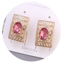 Сережки XР. Позолота 18К. Камені: Swarovski рожевого кольору. Довжина: 19 мм. Ширина: 11 мм.