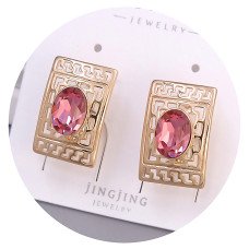 Сережки XР. Позолота 18К. Камені: Swarovski рожевого кольору. Довжина: 19 мм. Ширина: 11 мм.