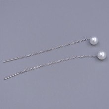 Сережки-протяжки Stainless Steel з білими перлами. Сталь. Родій. Довжина: 70 мм
