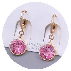 Сережки XР. Позолота 18К. Камені: Swarovski рожевого кольору. Довжина: 26 мм. Ширина: 10 мм.