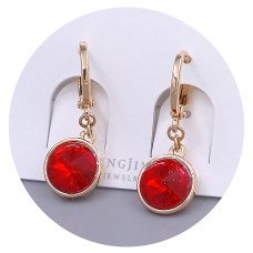 Сережки XР. Позолота 18К. Камені: Swarovski червоного кольору. Довжина: 26 мм. Ширина: 10 мм.