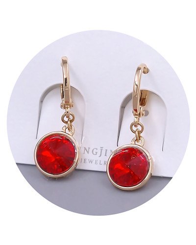 Сережки XР. Позолота 18К. Камені: Swarovski червоного кольору. Довжина: 26 мм. Ширина: 10 мм.