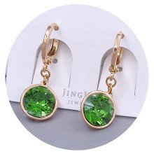 Сережки XР. Позолота 18К. Камені: Swarovski оливкового кольору. Довжина: 26 мм. Ширина: 10 мм.