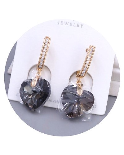 Сережки XР. Позолота 18К. Камені: Swarovski чорного кольору та білий циркон. Довжина: 34 мм. Ширина: 14 мм.
