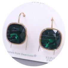 Сережки XР. Позолота 18К. Камені: Swarovski зелений коліру. Довжина: 19 мм. Ширина: 13 мм.