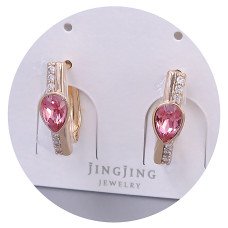 Сережки XР. Позолота 18К. Камені: Swarovski рожевого кольору та білий циркон. Довжина: 16 мм. Ширина: 5 мм.
