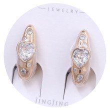 Сережки XР. Позолота 18К. Камені: Swarovski та циркон білого кольору. Довжина: 18 мм. Ширина: 6 мм.