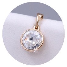 Кулон XР. Позолота 18К. Камені: Swarovski білого кольору. Довжина: 17 мм. Ширина: 10 мм.